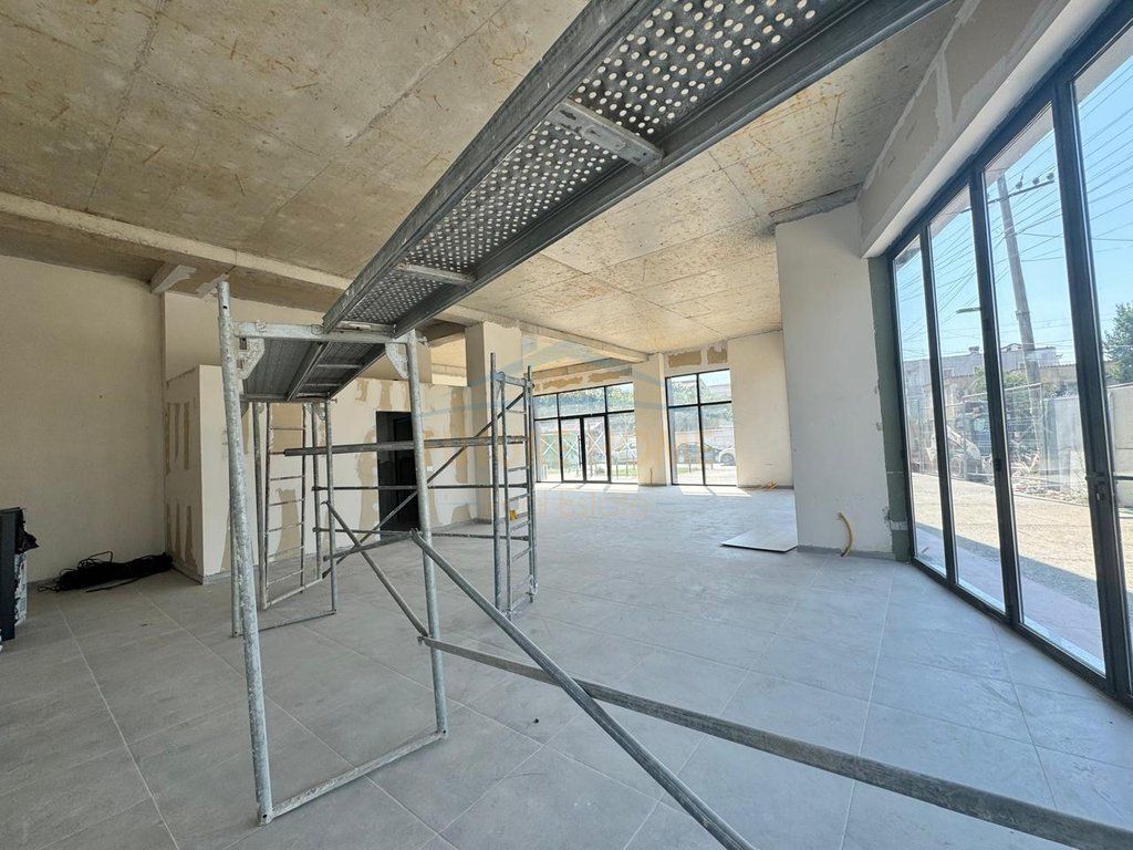 Qera, Ambient Biznesi , Kompleksi Ndregjoni, Tirane . Empire73617