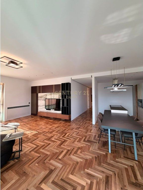 APARTAMENT 1+1 ME POST PARKIMI NË REZIDENCËN AMBASSADOR 3 PRANË AIR ALBANIA