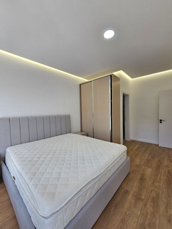 JEPET ME QIRA APARTAMENT MODERN 2+1+2+ post parkimi  – RRUGA 5 MAJI