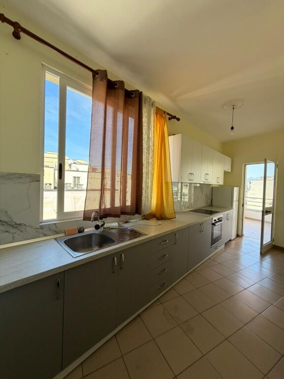 JEPET ME QIRA – APARTAMENT 2+1 NË ASTIR