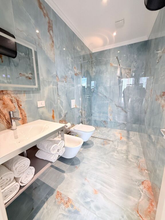 JEPET ME QERA APARTAMENT 1+1 PRANE BASHKISE, DURRES
