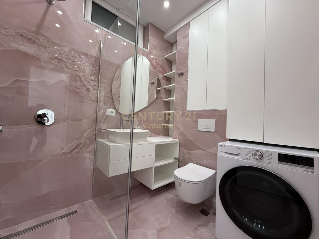 Apartament 2+1+2 per shitje prane Radisson, te Liqeni i Thate