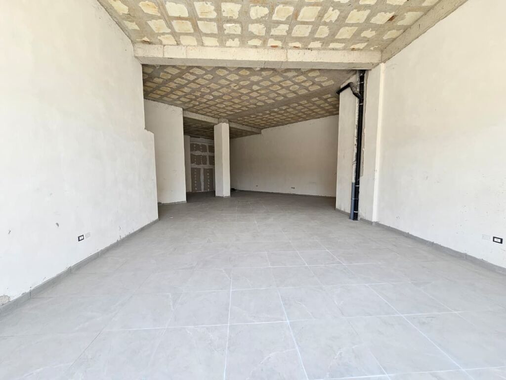 📌AMBIENT KOMERCIAL ME QIRA – LIQENI I THATË
