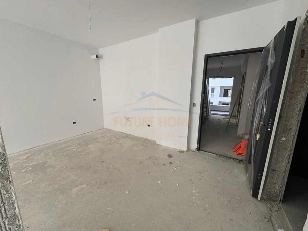 Shitet,Apartament 1+1, Univers City, Tiranë.