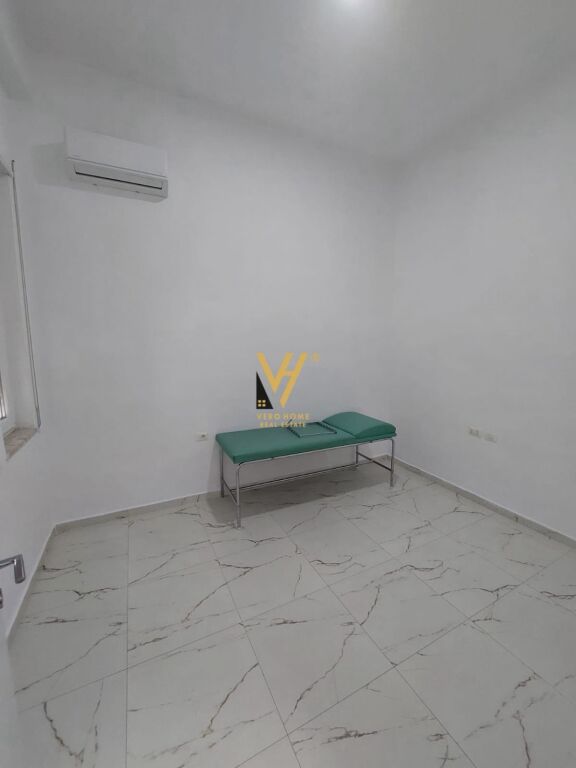 JEPET APARTAMENT 2+1+BLK ME QERA TE DONIKA CENTER 850 EURO