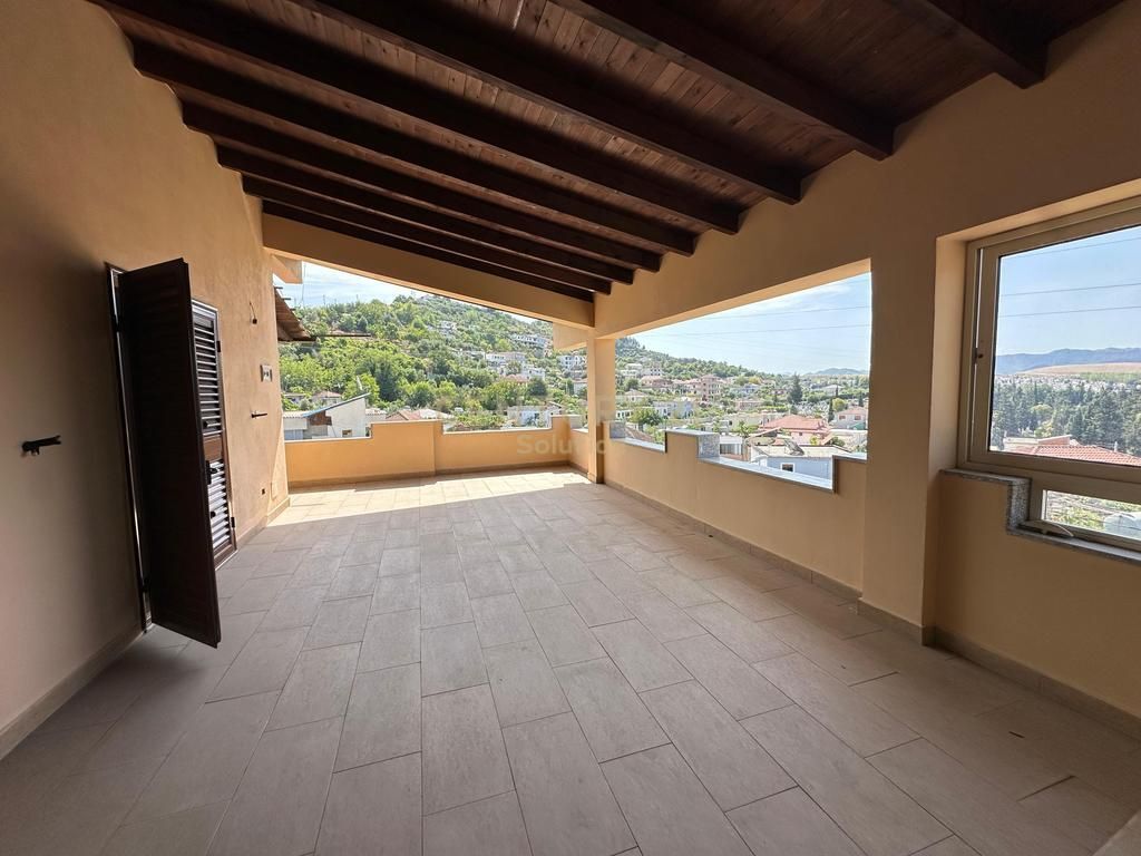 SHITET VILË 3-KATËSHE + 1 KAT NËN TOKË ,KOMBINAT 260,000 €