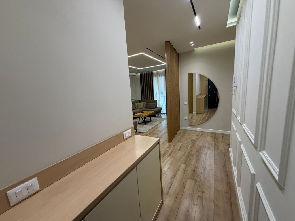 2+1,te petville liqeni i thate,1500 euro me parkim