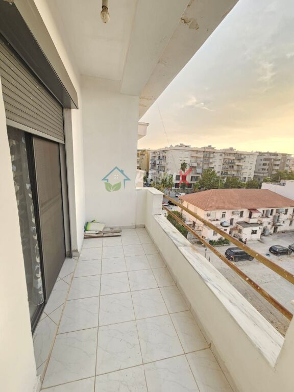 🏡 APARTAMENT 2+1 ME QERA – PRANË HOTEL PALACE, DURRËS! 🌊✨