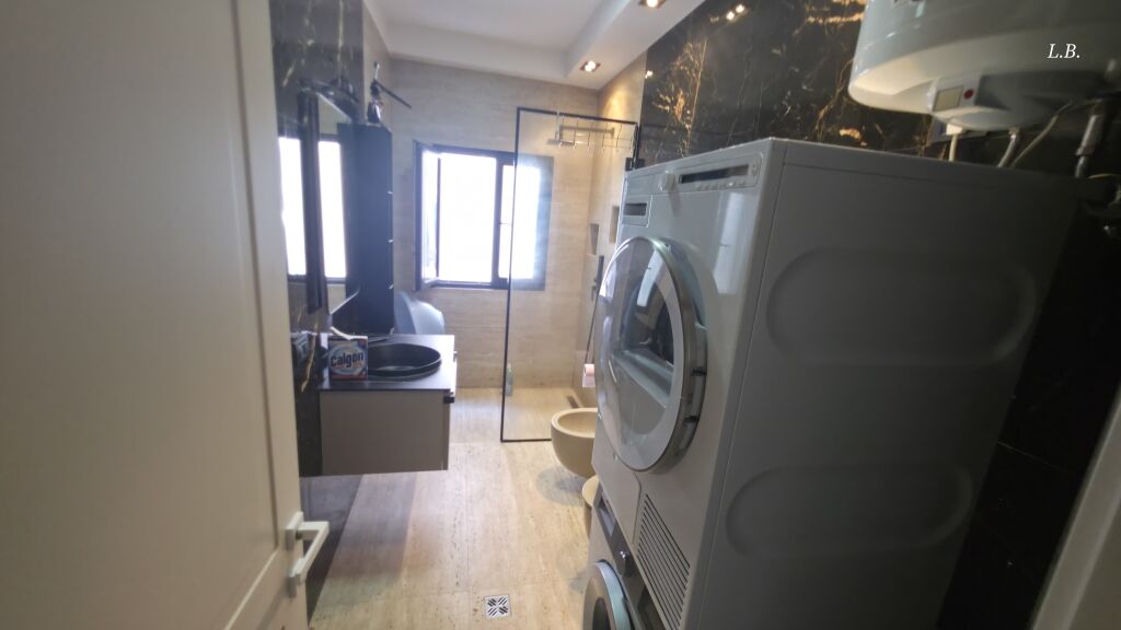 JEPET ME QIRA APARTAMENT 1+1 – LIQENI I THATË, PRANË RADISSON
