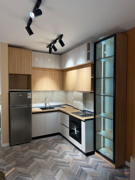 JEPET ME QIRA APARTAMENT 1+1+BALLKON "KRISTAL CENTER , KOMUNA E PARISIT" 65.000 LEKE