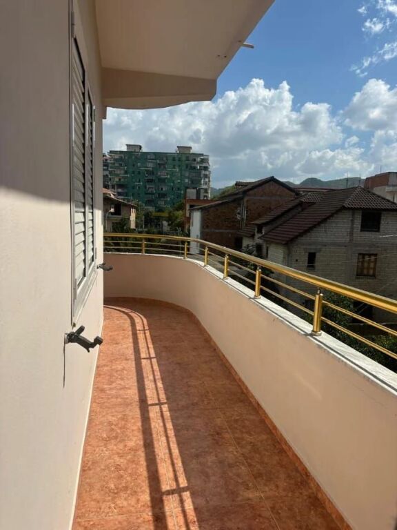 Affittasi appartamento 2+1+ posto auto