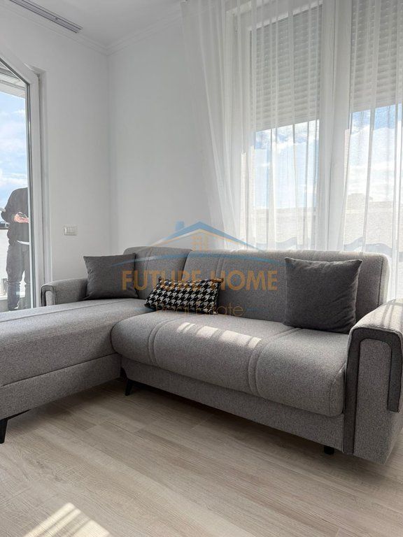 Apartamenti ndodhet në Rrugën Jordan Misja, pranë SPAK