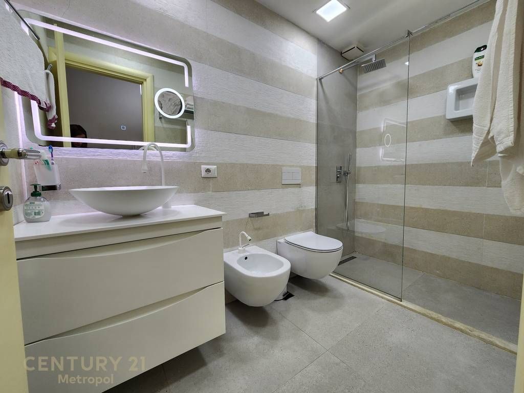 Jepet me qera apartament 2+1+2 tualete te kompleksi Usluga!