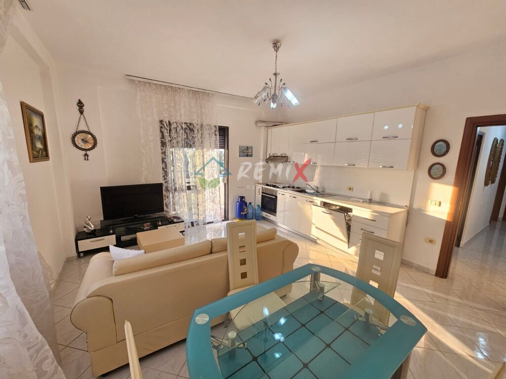 🏡 APARTAMENT 2+1 ME QERA – PRANË HOTEL PALACE, DURRËS! 🌊✨
