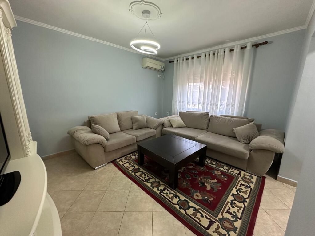 Rruga e Elbasanit,pas Ambasades Amerikane  shitet apartament  1+1, 15,000,000 leke