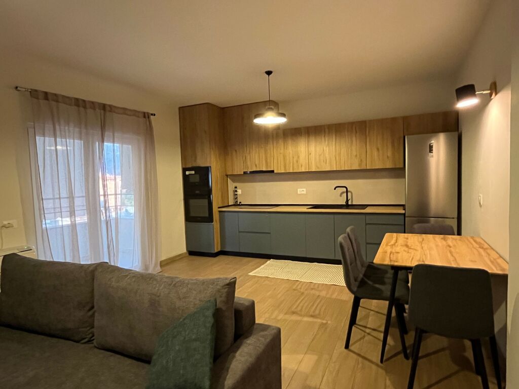 Renovated 2+1+2 apartment with underground parking - for rent | Pazari i ri