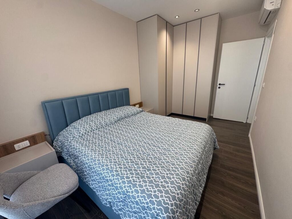 Apartament me qira