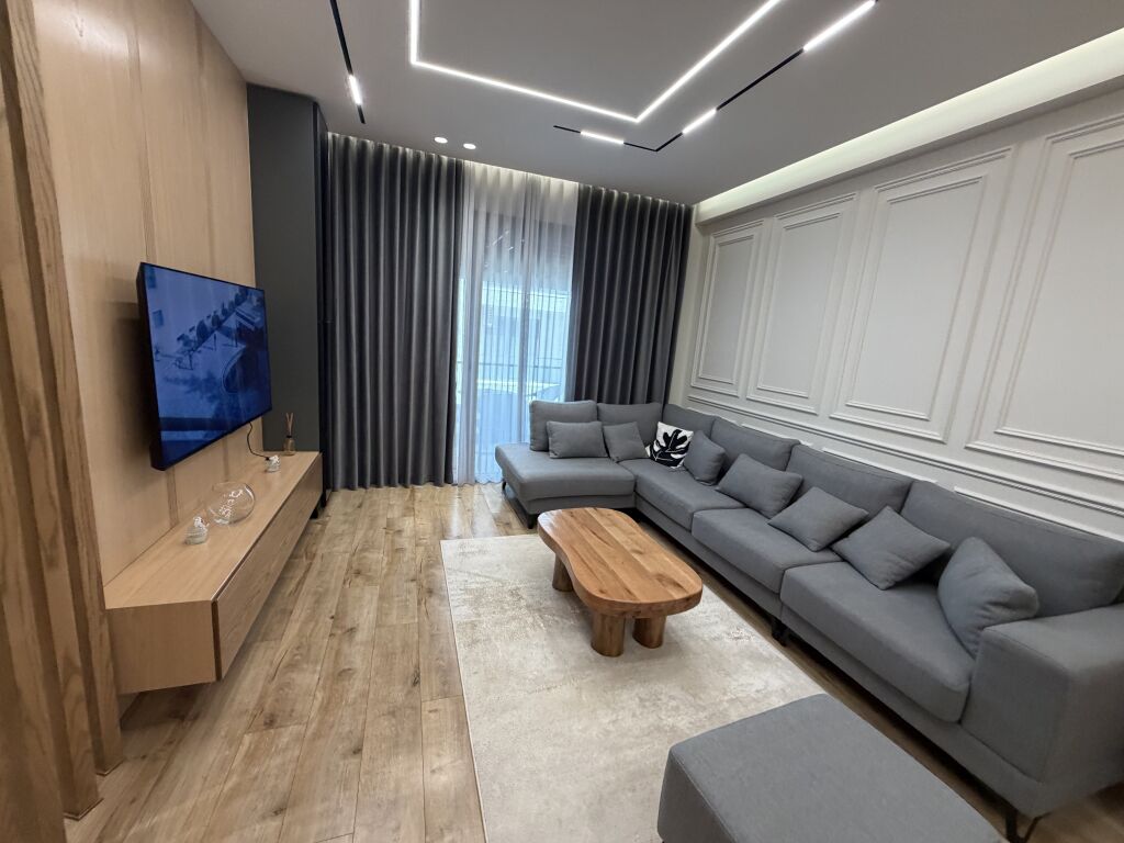 2+1, te petville liqeni i thate, 1500 euro me parkim