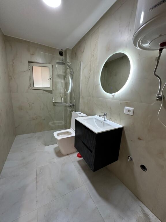 Rruga e Elbasanit,pas Ambasades Amerikane  shitet apartament  1+1, 15,000,000 leke