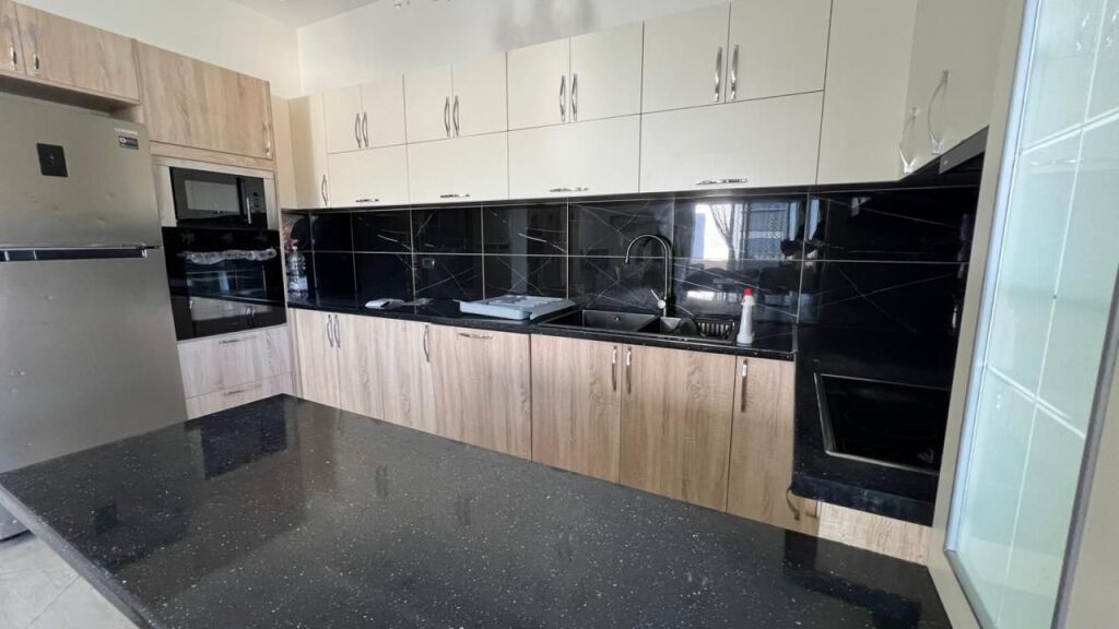 Apartament 3+1 me qira tek Liqeni i Thate, prane Spitalit te Kafsheve