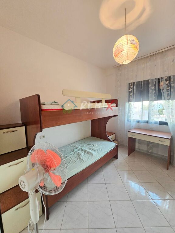 🏡 APARTAMENT 2+1 ME QERA – PRANË HOTEL PALACE, DURRËS! 🌊✨