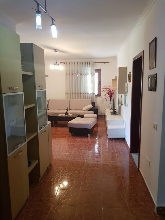 🏢Rruga e Elbasanit,prane Deges se Thesarit shitet apartament  2+1, 220,000€uro