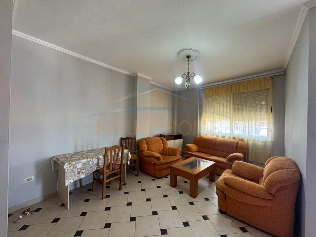 Affitto, Appartamento 1+1, Via Barrikadave, Tirana.