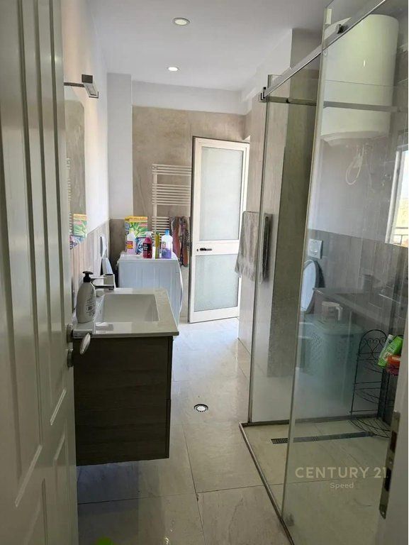 APPARTAMENTO IN AFFITTO 2+1 A SELVIA! 1.000 € /Mese 100.000 Lek /Mese