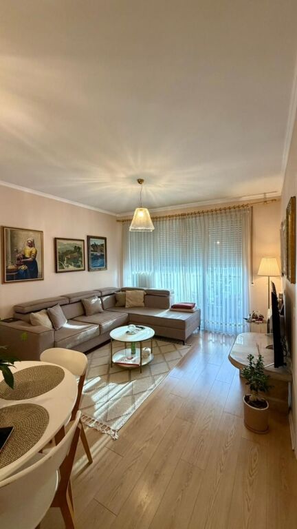 Jepet me qira apartament 1+1