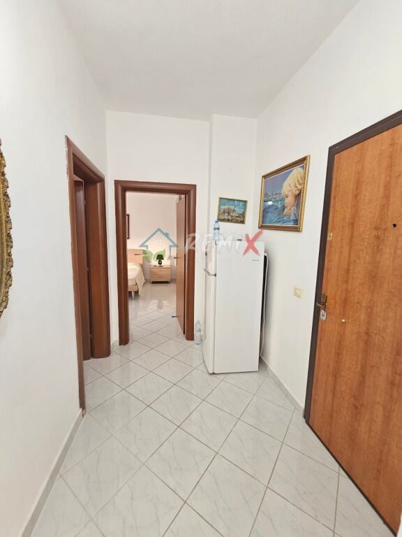 🏡 APARTAMENT 2+1 ME QERA – PRANË HOTEL PALACE, DURRËS! 🌊✨