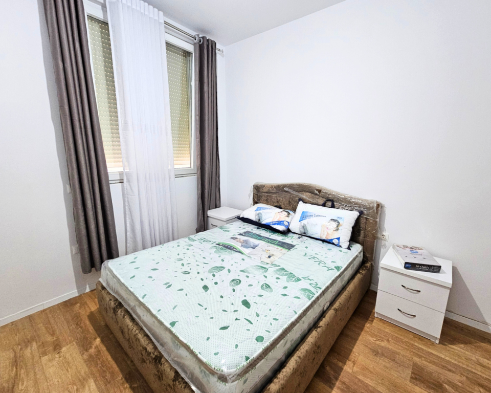 Prane Shkolles Se Kuqe Shitet Apartament 1+1 I Mobiluar!