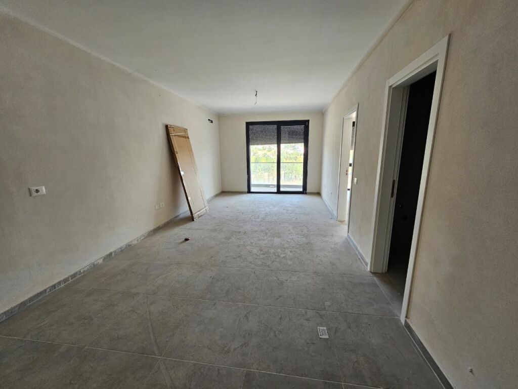 🏢 *JEPET ME QIRA AMBIENT ZYRE – LIQENI I THATË | MET INVEST*