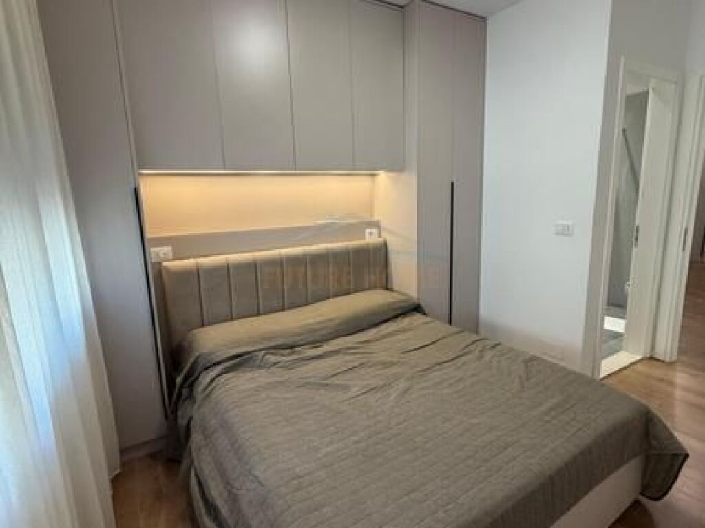 Shitet, Apartament 2+1+2, Kodra e Diellit, Tiranë.