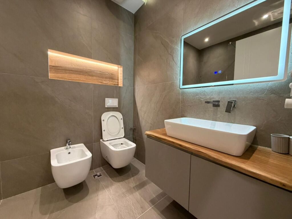 Apartment 2+1+Parking for rent at Liqeni i Thate.