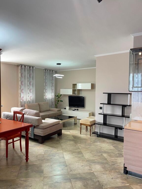 🏢Ish Tregu Elektrik,prane Erges Bar jepet me qera apartament 2+1,i mobiluar. 80,000Leke
