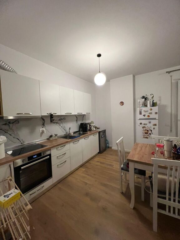 🏡 JEPET ME QIRA – Apartament 2+1 | Don Bosko, Tiranë💰 Qiraja: 90,000 Lekë/Muaj