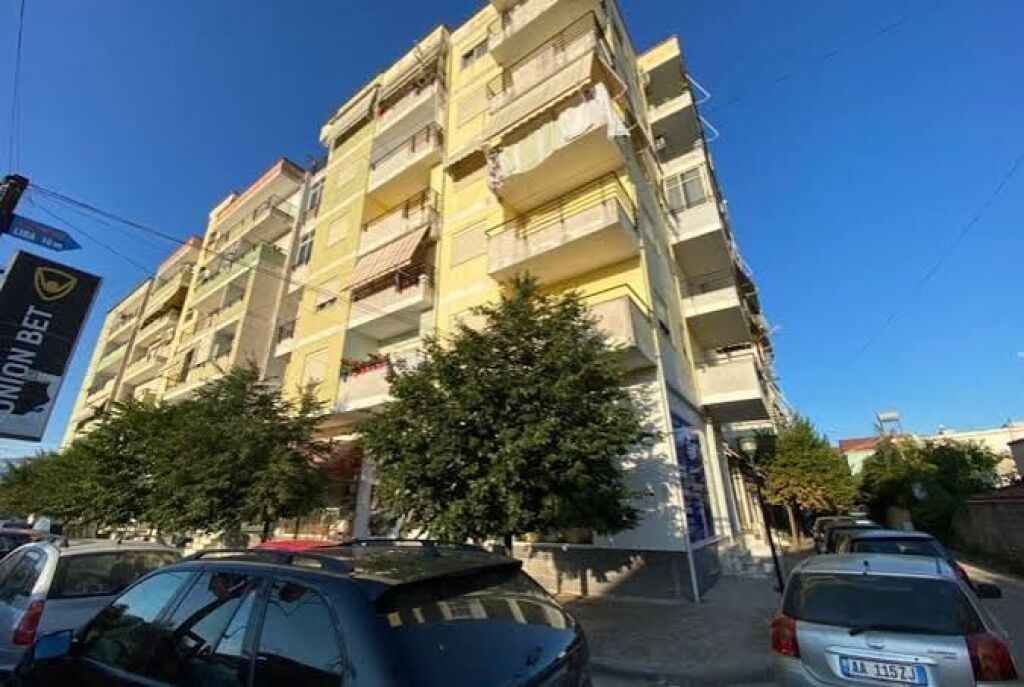Jepet me qera Apartament 2+1  Tek Ardeno