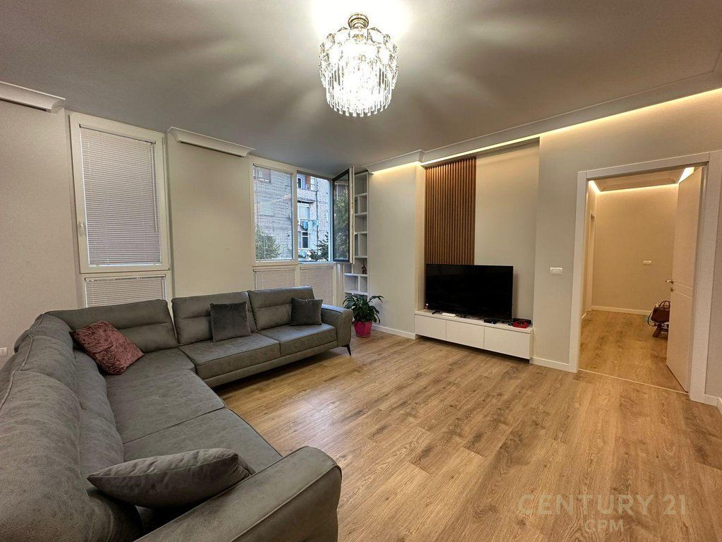 Apartament 2+1 + Parkim per Qira 800 € /Muaj