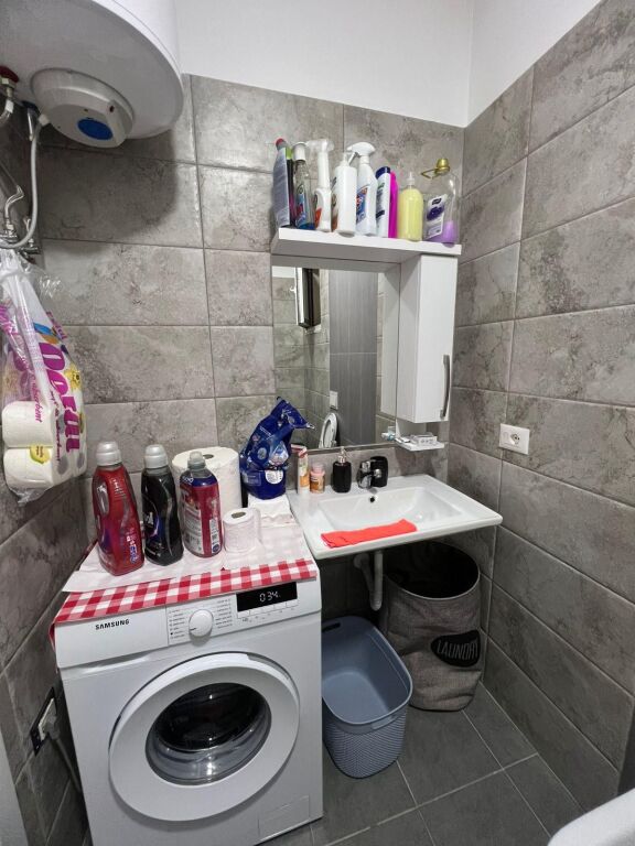 🏡 JEPET ME QIRA – Apartament 2+1 | Don Bosko, Tiranë💰 Qiraja: 90,000 Lekë/Muaj
