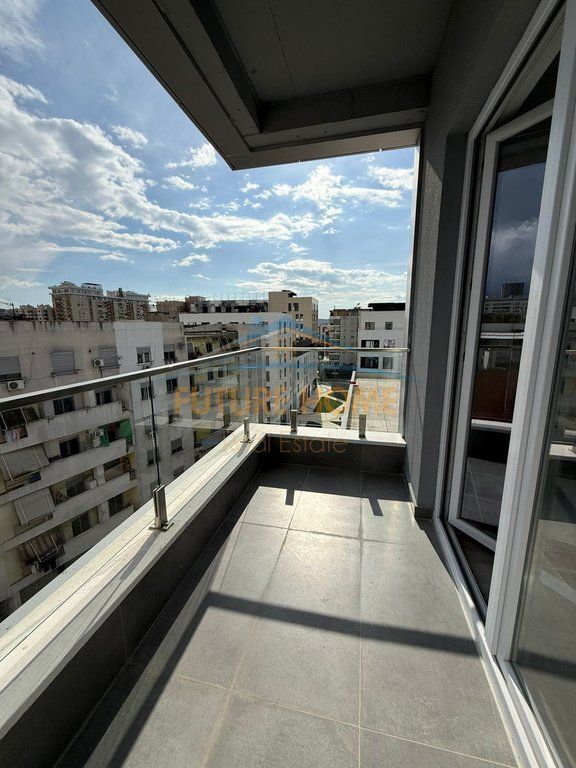 L'appartamento si trova in Via Jordan Misja, vicino a SPAK