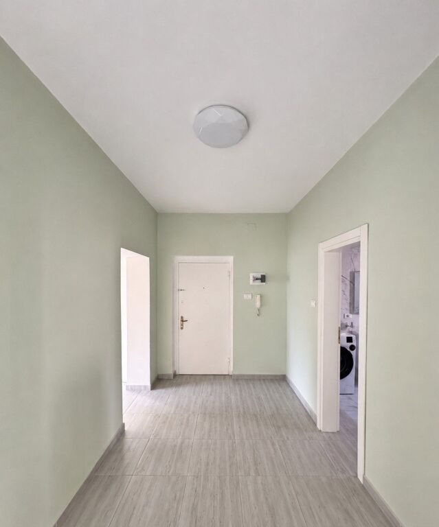 Qera | Ambjent Biznesi | 9 Katëshet | 500 €/muaj