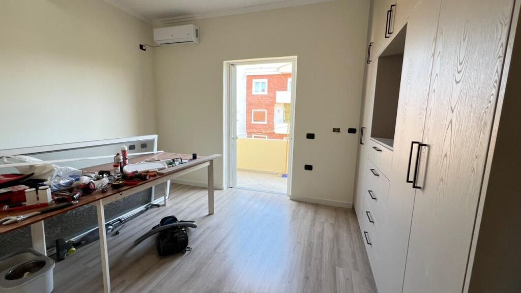 Apartament 3+1 me qira tek Liqeni i Thate, prane Spitalit te Kafsheve