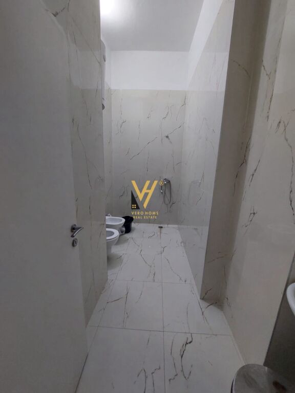 JEPET APARTAMENT 2+1+BLK ME QERA TE DONIKA CENTER 850 EURO