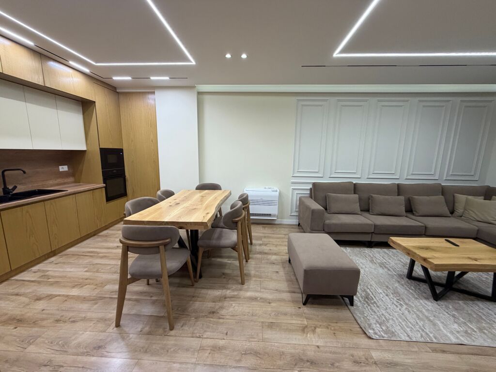 2+1,te petville liqeni i thate,1500 euro me parkim