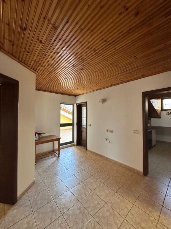 Qera | Apartament 2 + 1 | Pazari I Ri – Rruga Fadil Rada | 800 €/muaj
