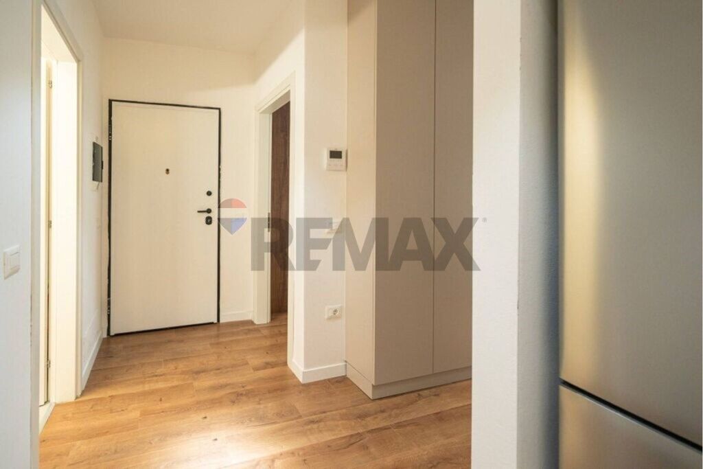 Apartament - Për Shitje - Komuna e Parisit, Tiranë
