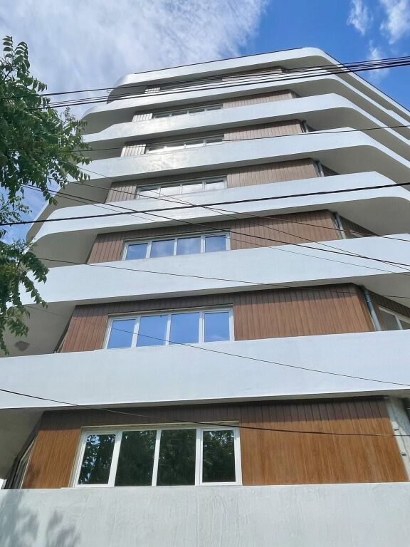 Shitet Apartament 2+1 Rruga Elbasanit, Sheqer Pikant