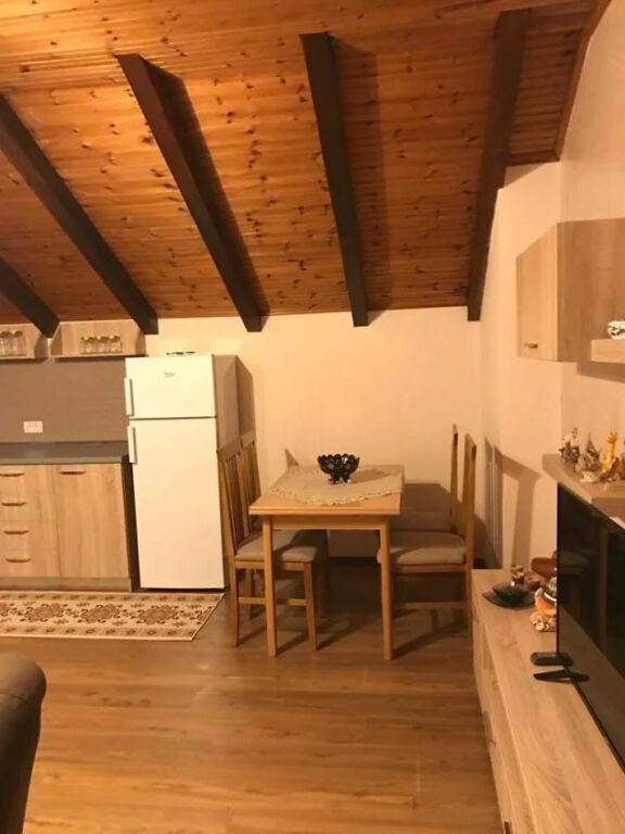 Jepet me qera apartamenti 2+1