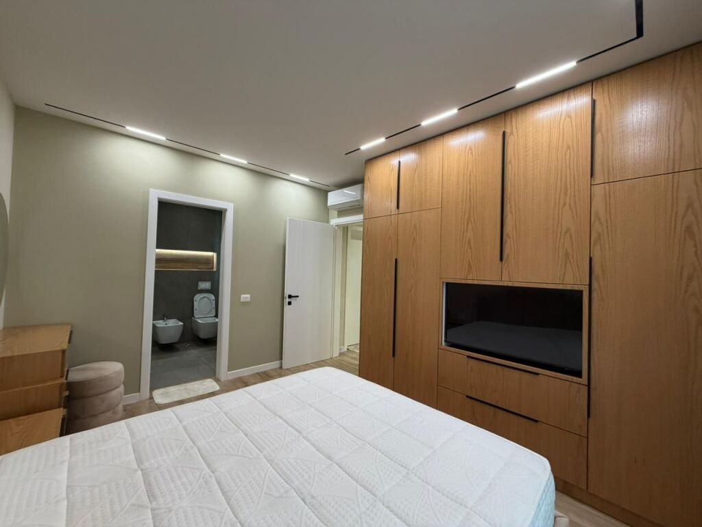 Apartment 2+1+Parking for rent at Liqeni i Thate.