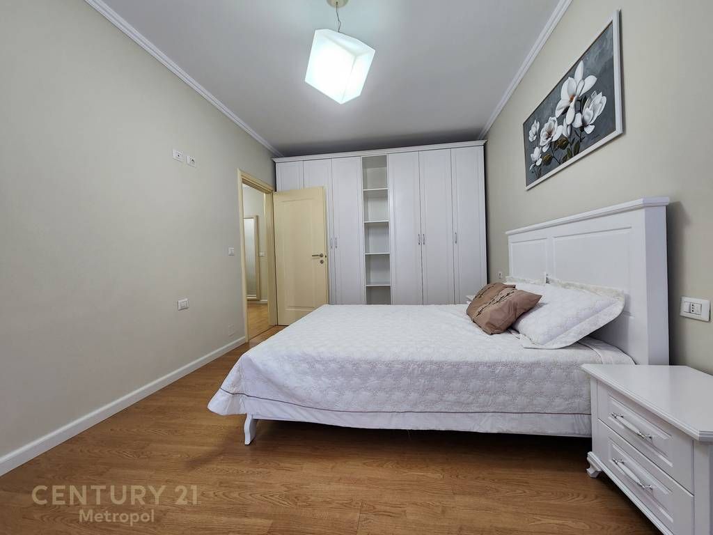 Jepet me qera apartament 2+1+2 tualete te kompleksi Usluga!